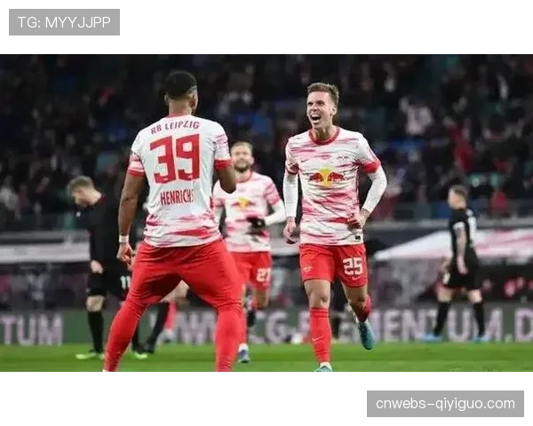 人物侧写：RB莱比锡数据分析师在比赛期间不断向教练组传递实时压迫成功率